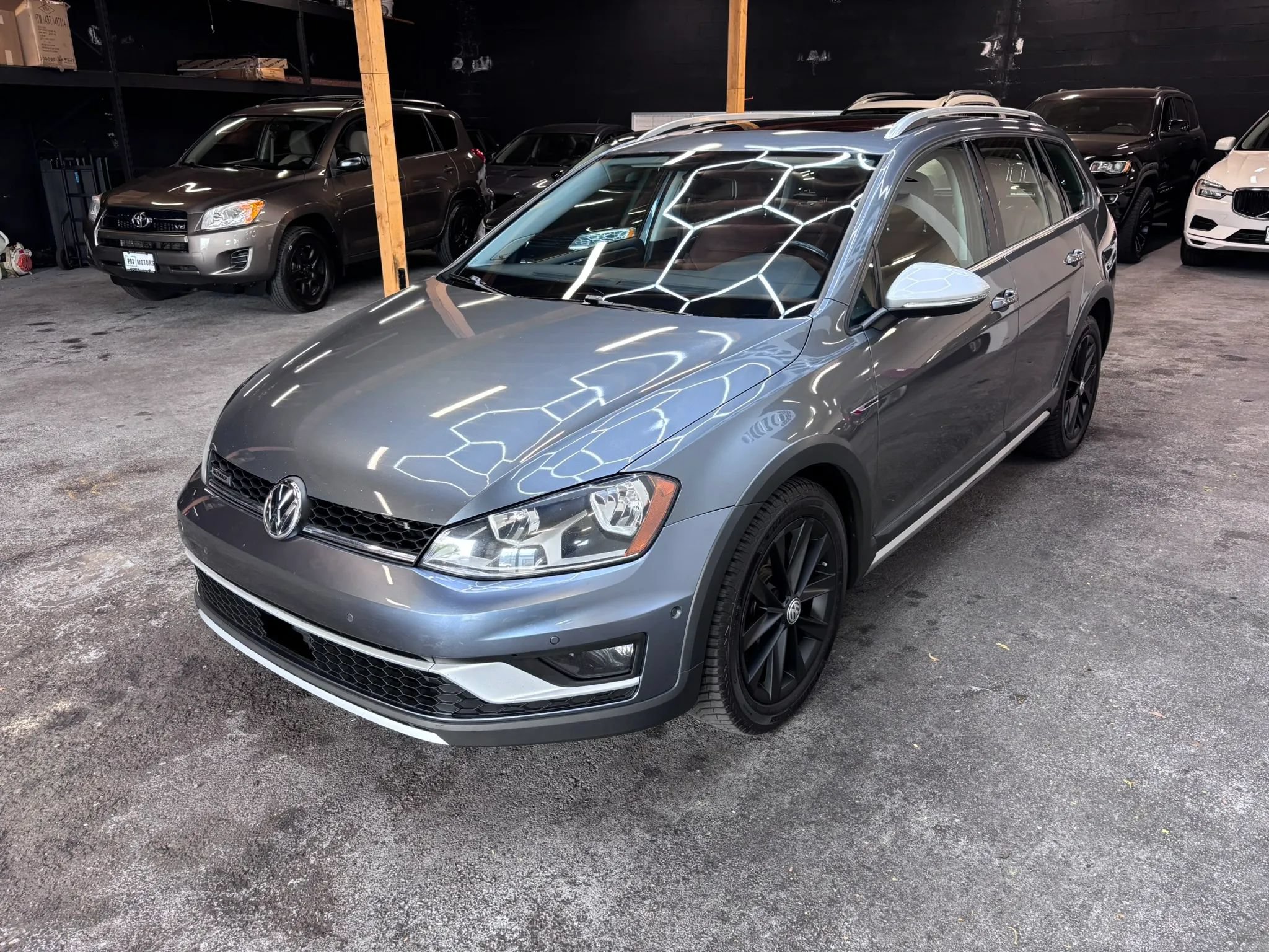 Used 2017 Volkswagen Golf Alltrack SE AWD/4WD image 3