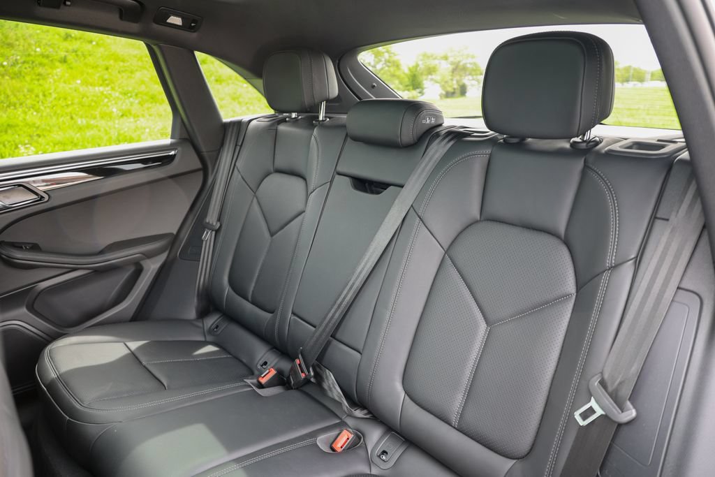 Certified 2026 Porsche Macan AWD/4WD image 38