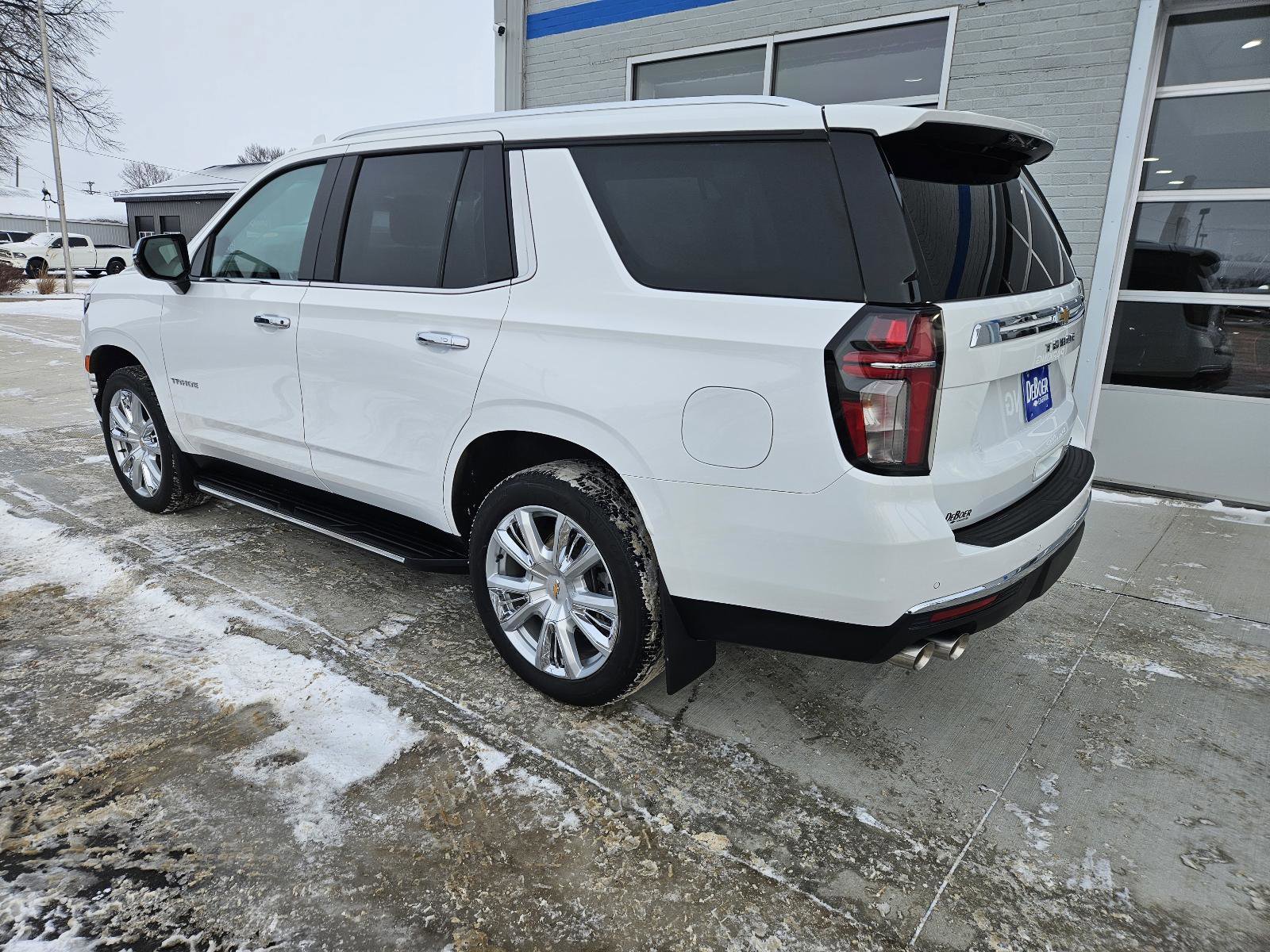 Used 2024 Chevrolet Tahoe Premier AWD/4WD image 3