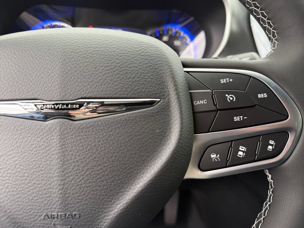 New 2026 Chrysler Pacifica Select FWD image 26