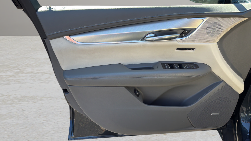 Used 2019 Cadillac XT5 Luxury AWD/4WD image 16