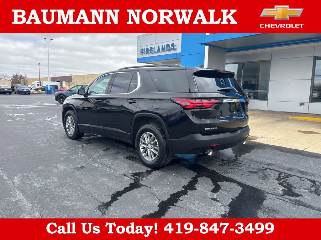 Used 2023 Chevrolet Traverse LT image 3