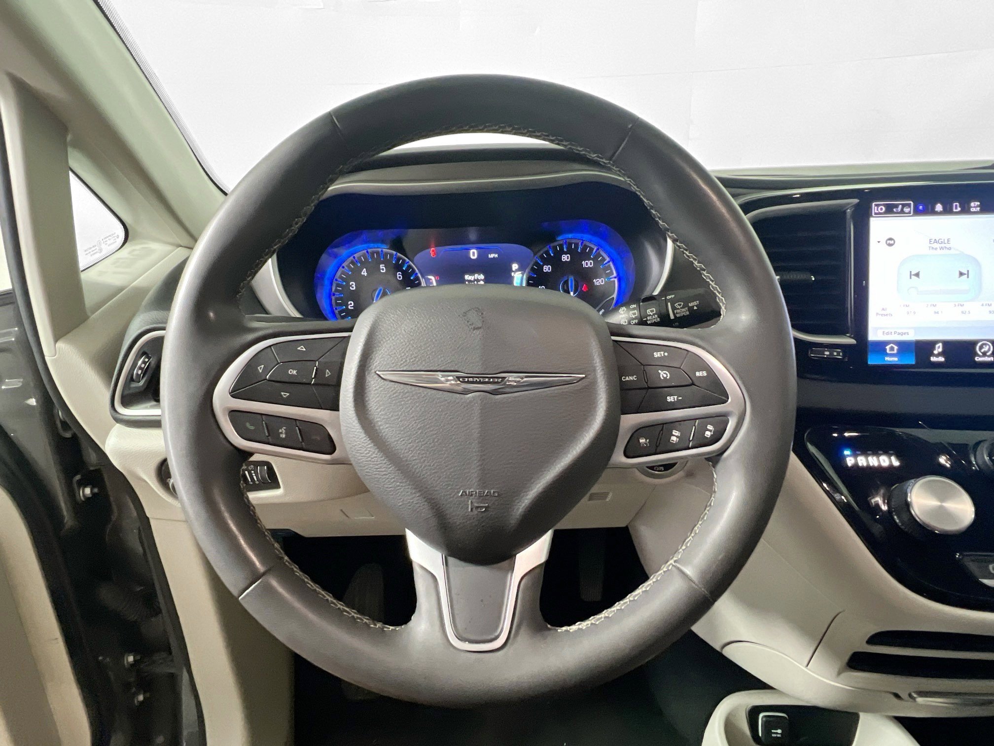 Used 2023 Chrysler Pacifica Touring-L image 17