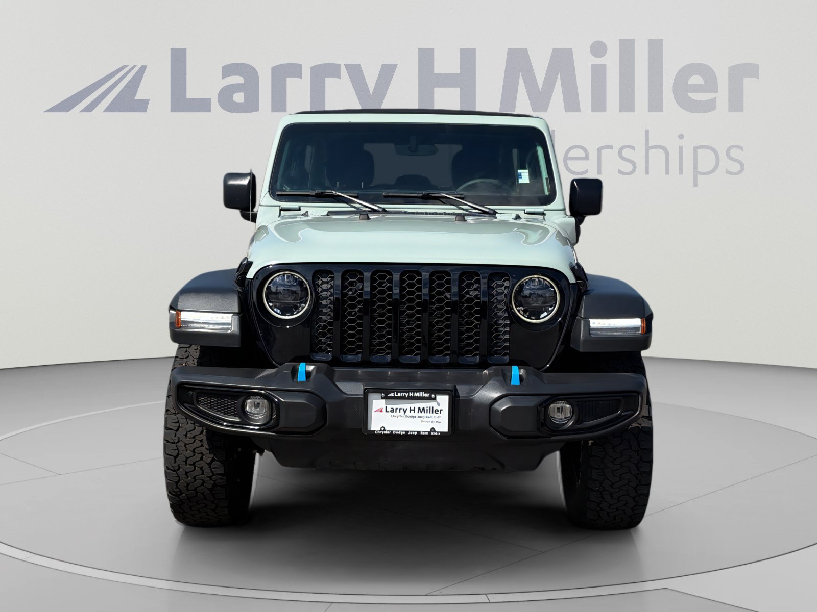 Used 2023 Jeep Wrangler Unlimited w/ Sun & Screen Package AWD/4WD image 9