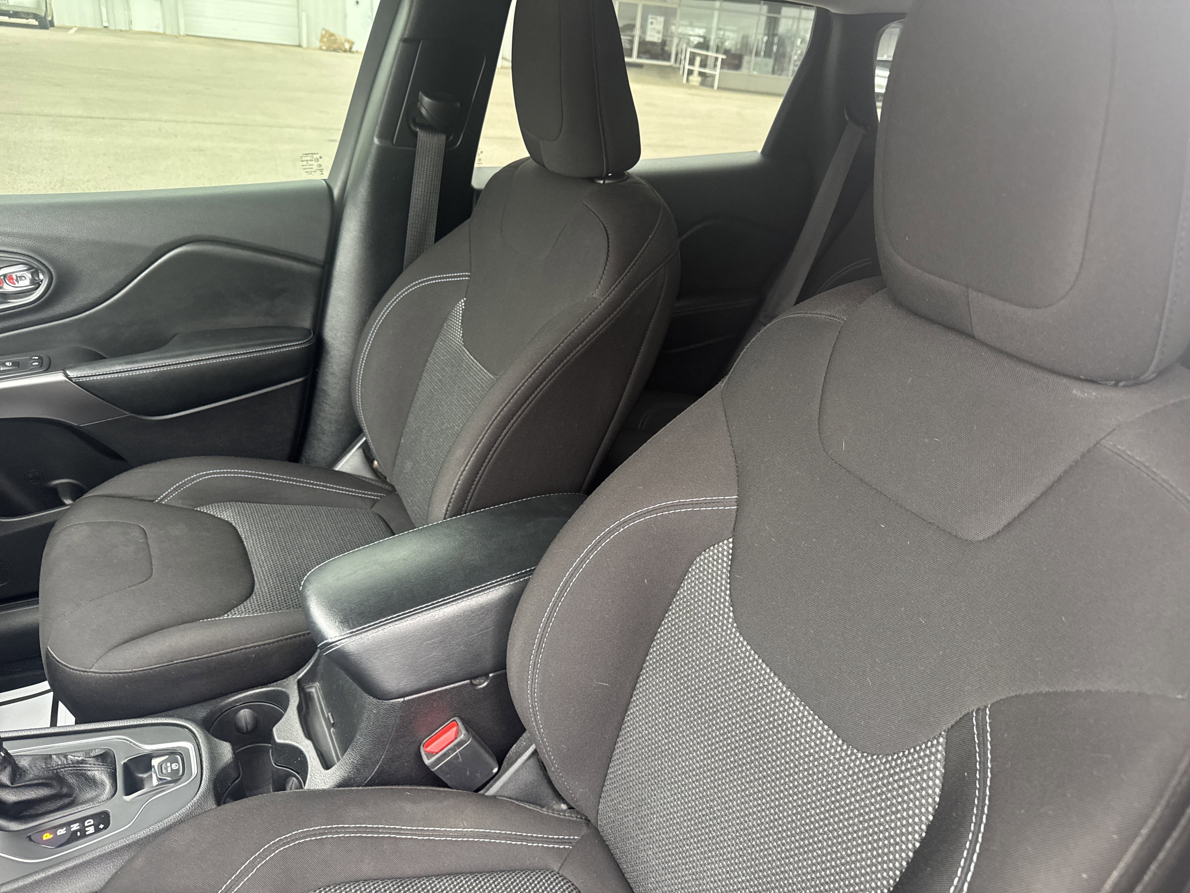 Used 2020 Jeep Cherokee Latitude image 11