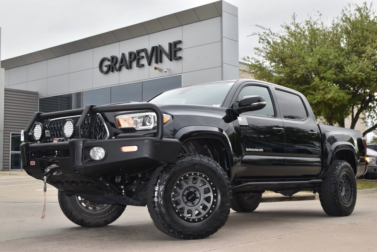 Used 2019 Toyota Tacoma TRD Sport w/ Technology Package image 2