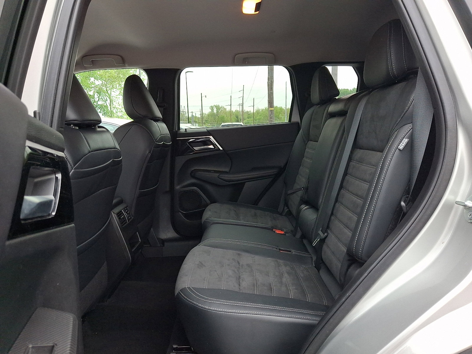Used 2024 Mitsubishi Outlander SE AWD/4WD image 10