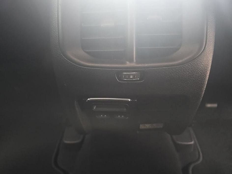 Used 2019 Jeep Cherokee Limited AWD/4WD image 35