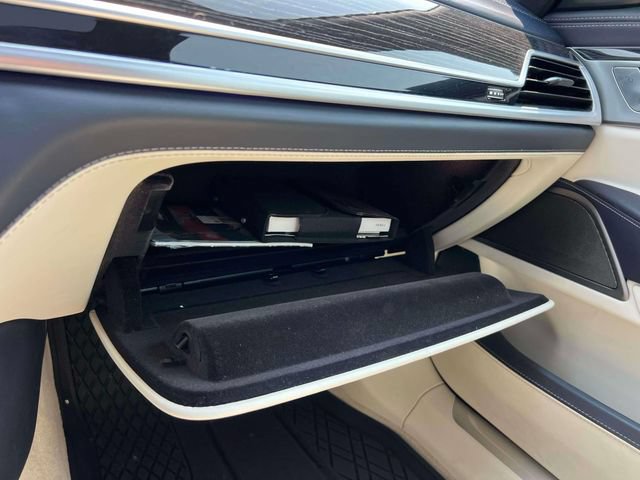Used 2022 BMW 750i xDrive w/ Luxury Rear Seating Package AWD/4WD image 41