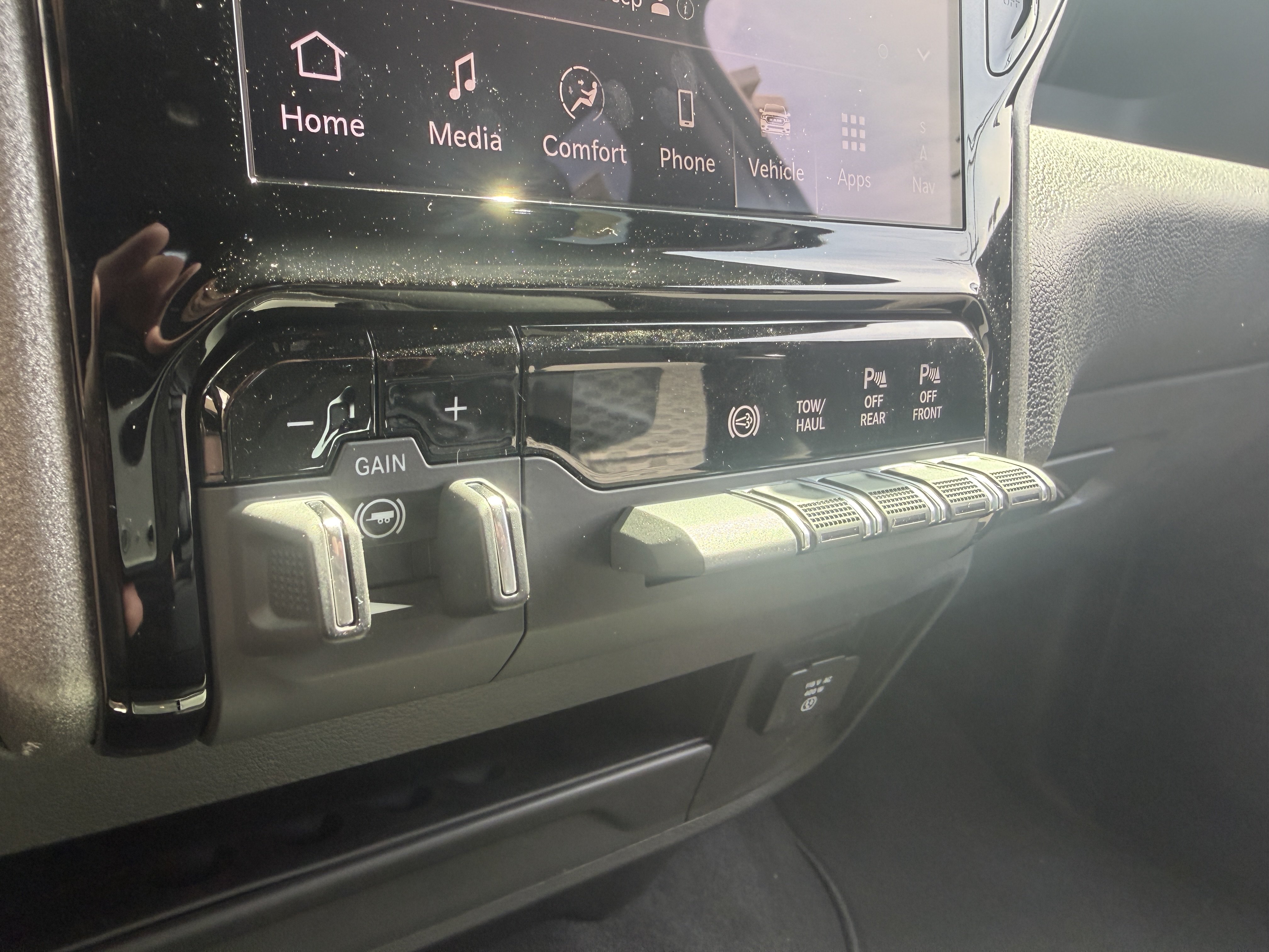New 2026 RAM 3500 Tradesman AWD/4WD image 23
