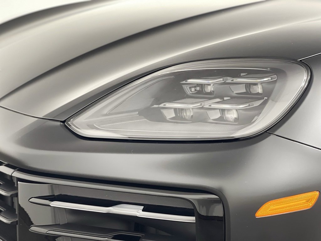 Certified 2025 Porsche Cayenne S image 15