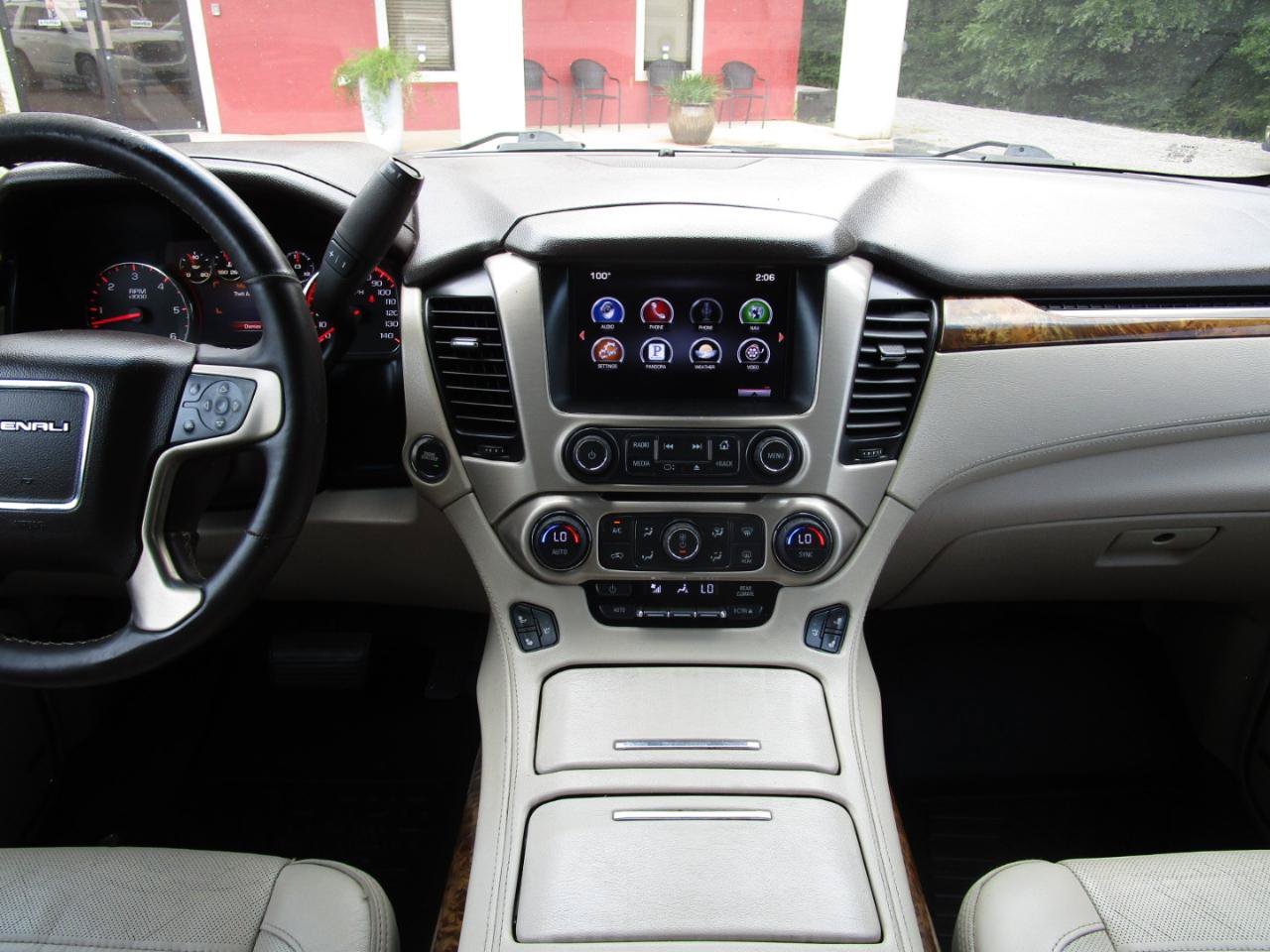 Used 2015 GMC Yukon Denali w/ Touring Package RWD image 7