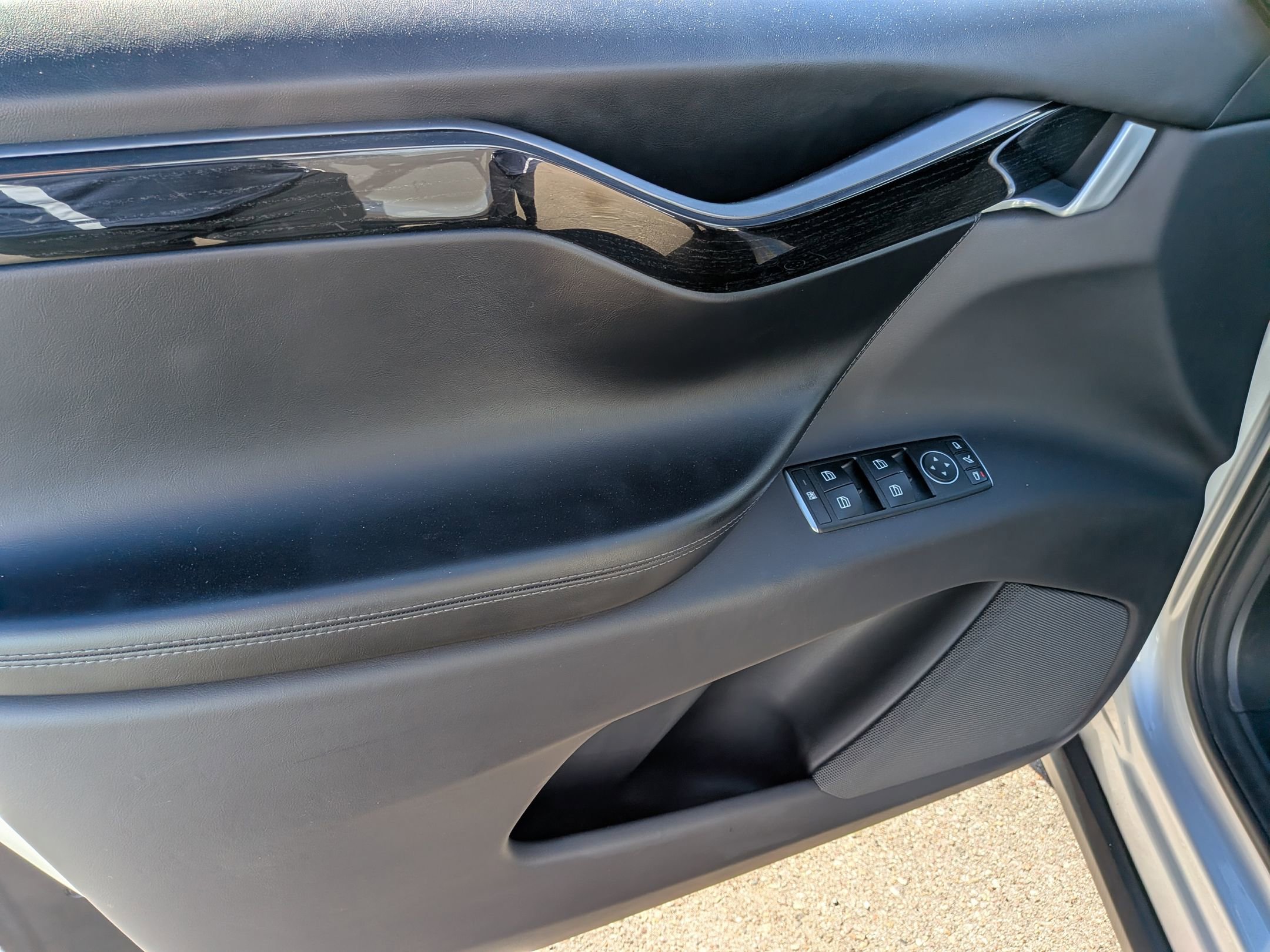 Used 2018 Tesla Model X 75D image 8