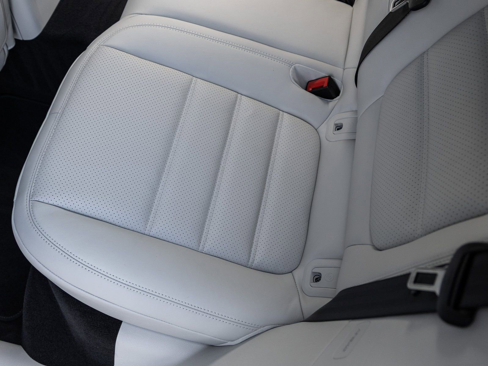 New 2026 Porsche Macan Turbo image 35