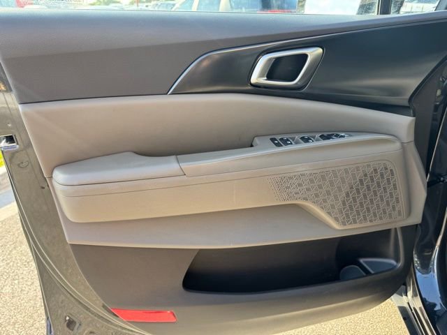 Used 2025 Kia Carnival FWD image 14