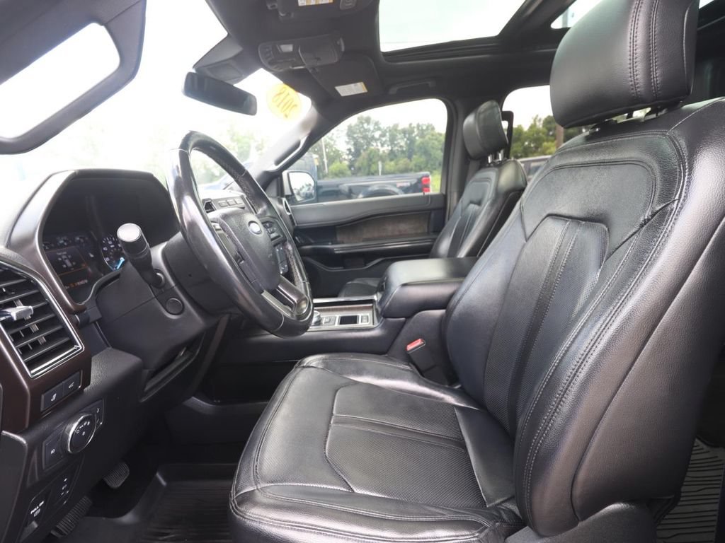 Used 2018 Ford Expedition Limited w/ Equipment Group 302A RWD image 2