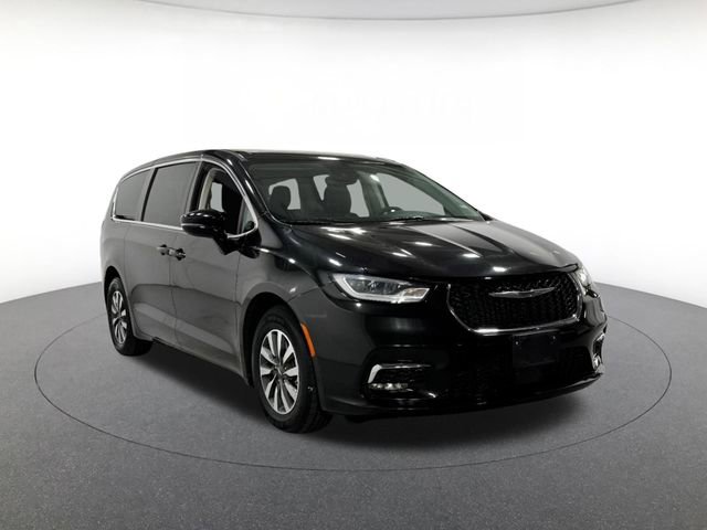 Used 2024 Chrysler Pacifica Limited FWD image 3