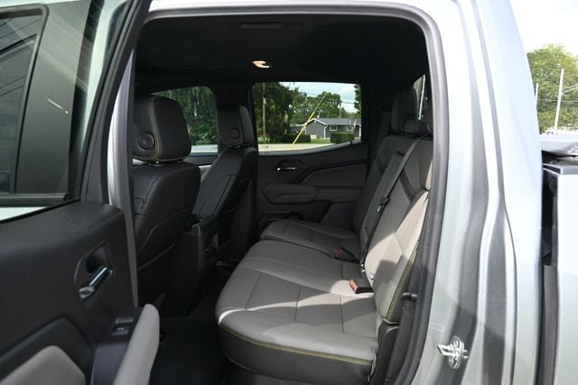 Used 2025 Chevrolet Colorado ZR2 w/ Technology Package AWD/4WD image 24