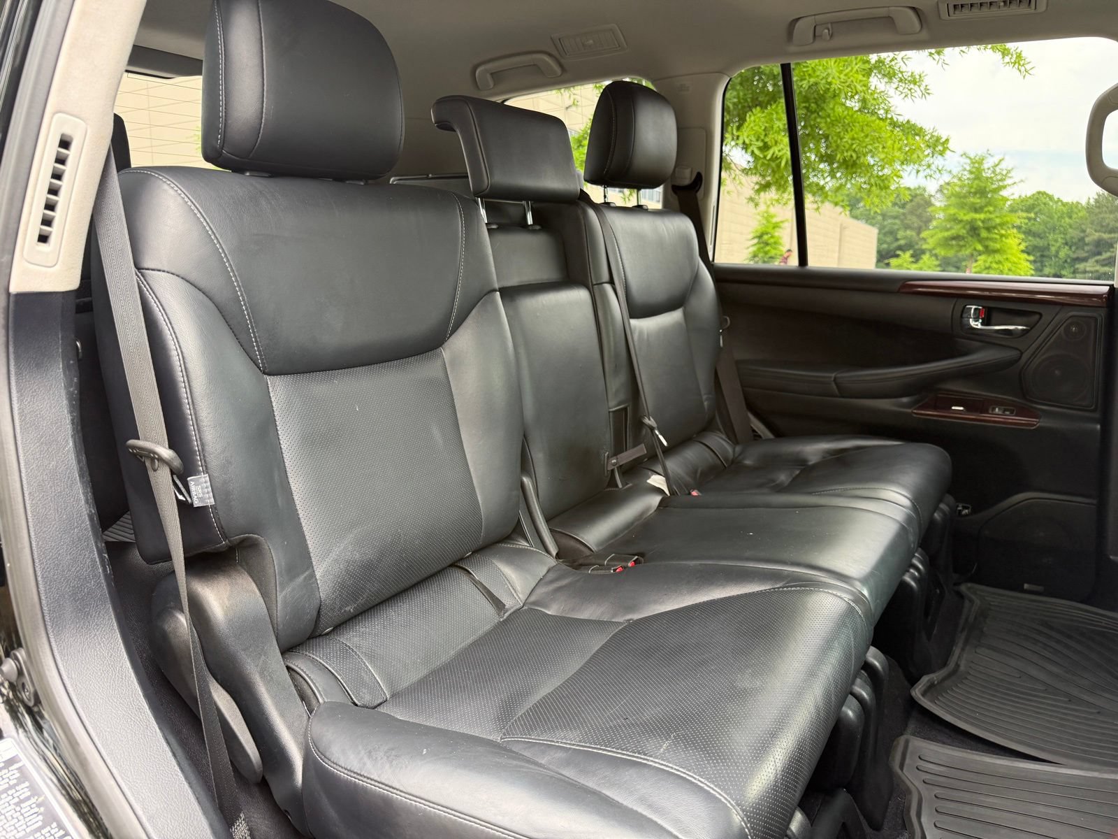 Used 2015 Lexus LX 570 4WD w/ Luxury Package image 40