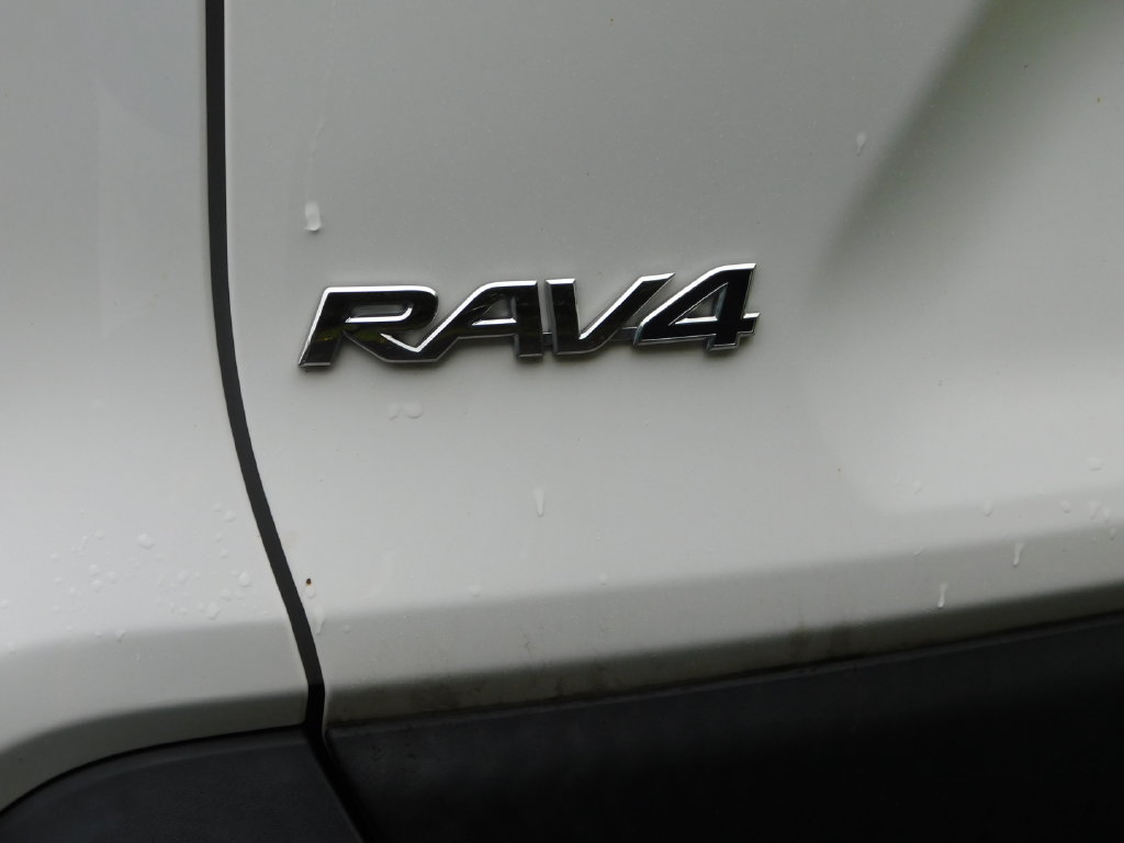 Used 2024 Toyota RAV4 LE AWD/4WD image 35