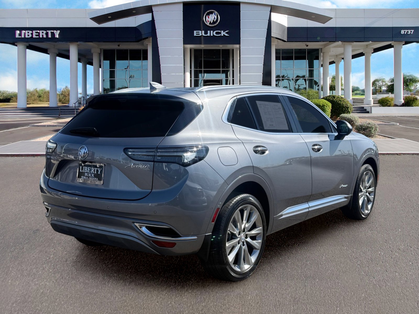 Used 2022 Buick Envision Avenir w/ Technology Package II FWD image 3