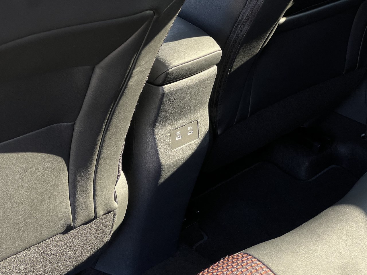 Certified 2026 Nissan Kicks SR FWD image 23