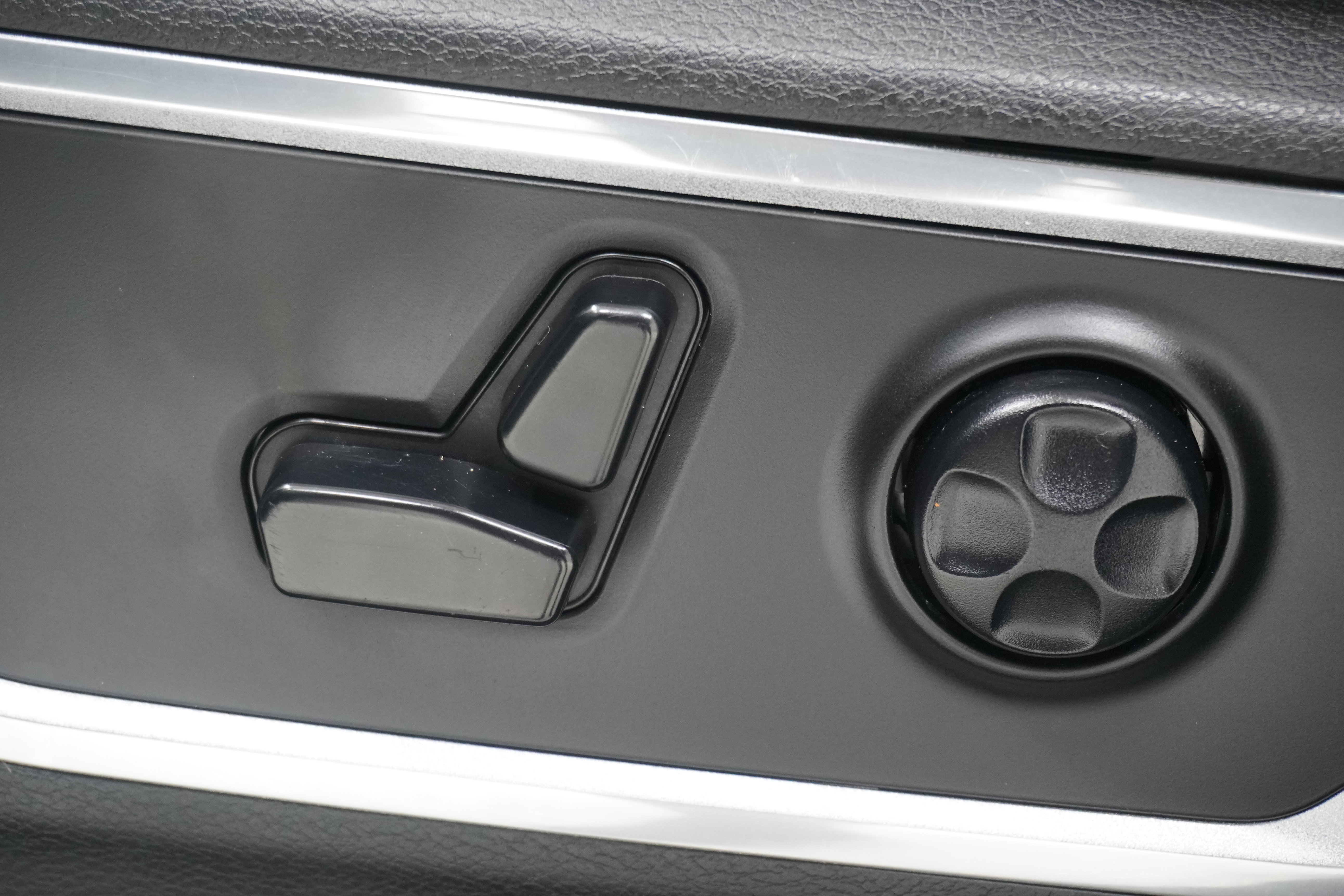 Used 2020 RAM 1500 Laramie RWD image 14