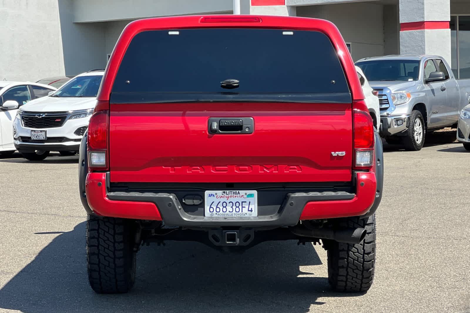 Used 2018 Toyota Tacoma TRD Off-Road w/ Technology Package AWD/4WD image 8