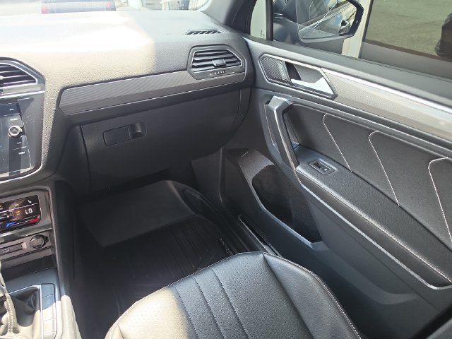 Used 2022 Volkswagen Tiguan SE R-Line FWD image 15
