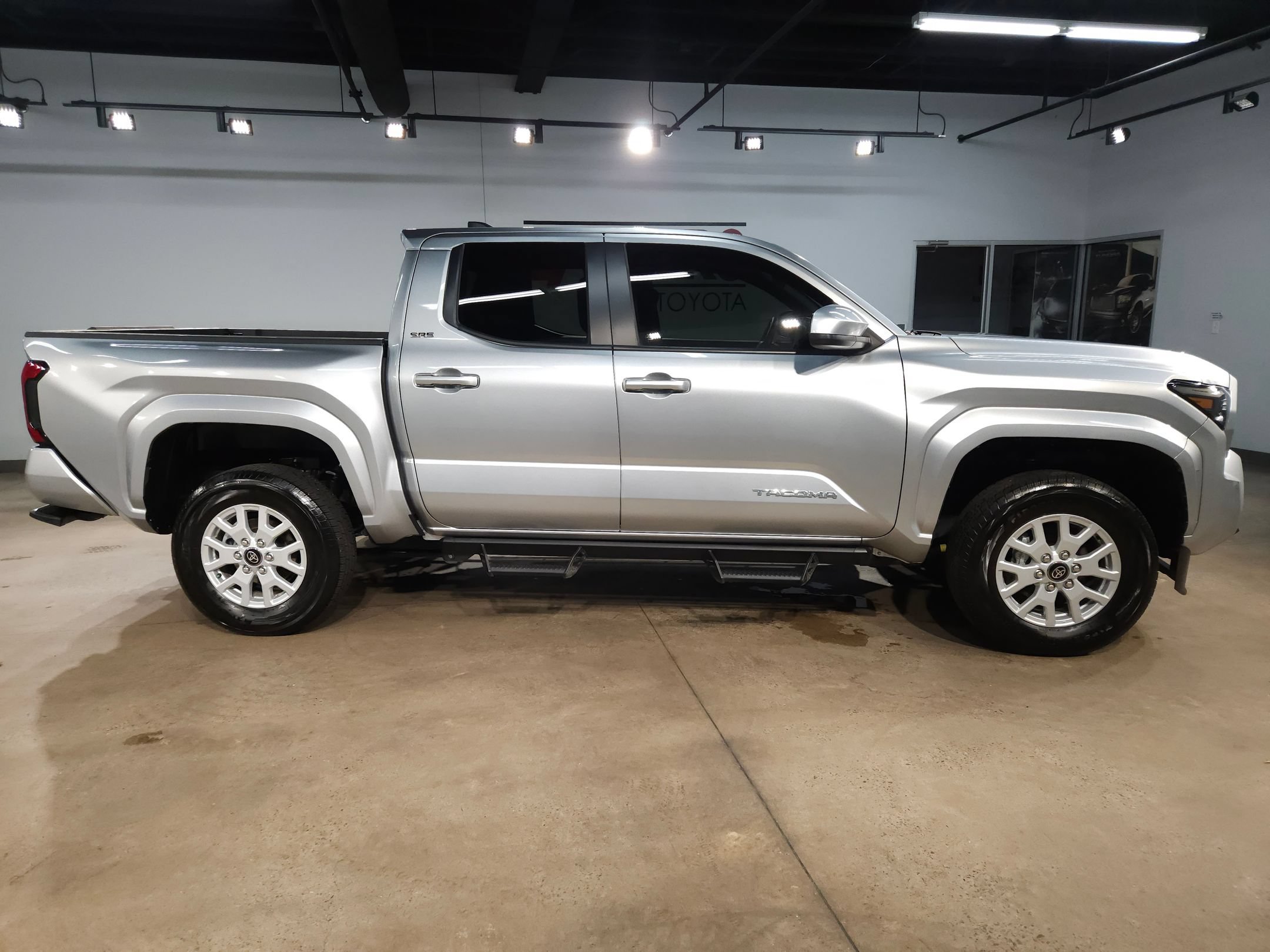 Certified 2025 Toyota Tacoma SR5 AWD/4WD image 8
