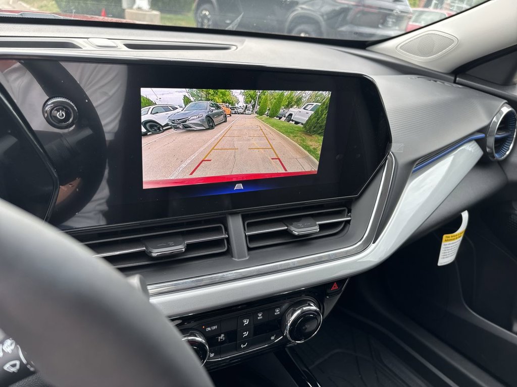 New 2026 Chevrolet Trax LT w/ Sunroof Package FWD image 16