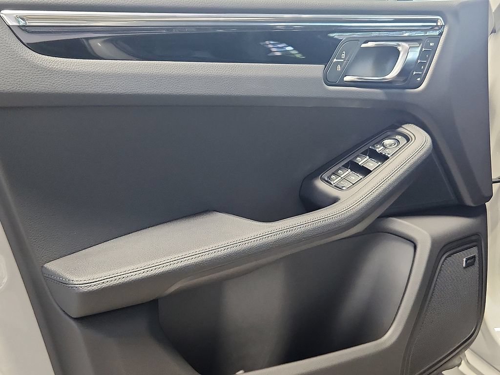 New 2026 Porsche Macan AWD/4WD image 13