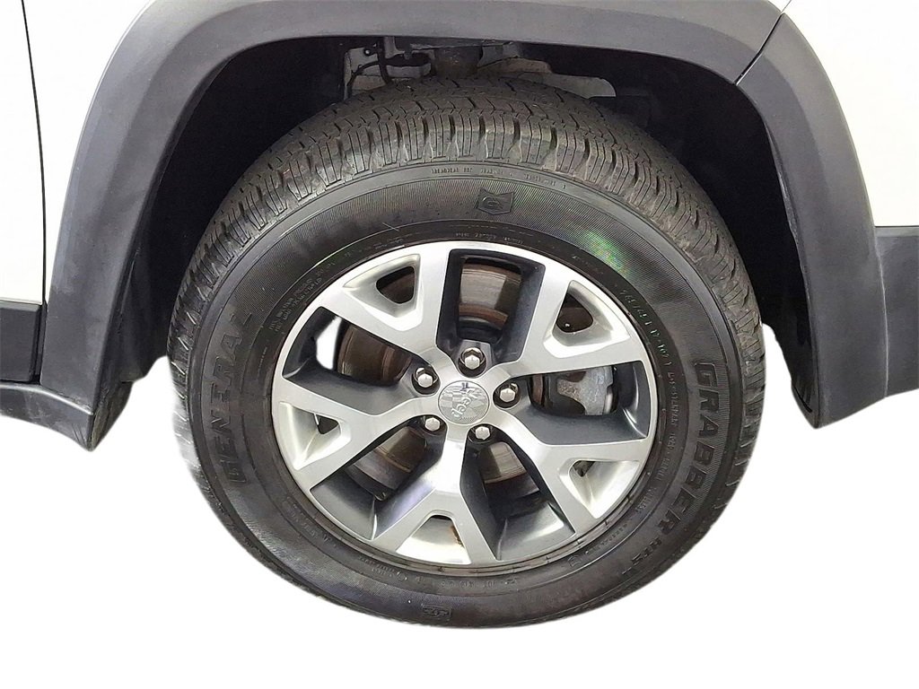 Used 2015 Jeep Cherokee Trailhawk w/ Cold Weather Group image 7