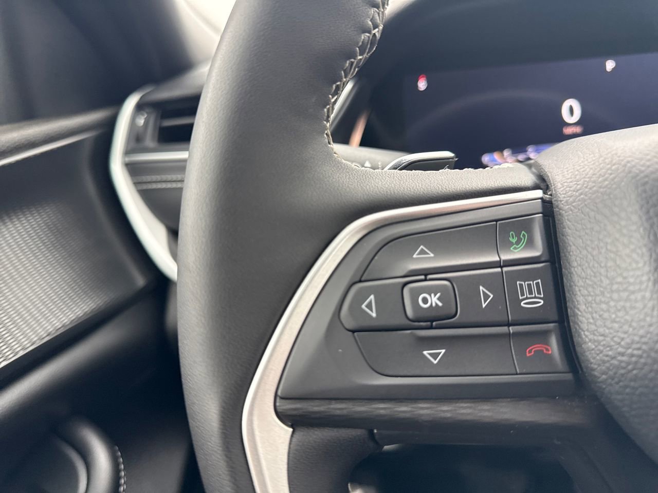 Used 2024 Jeep Grand Cherokee Altitude image 27