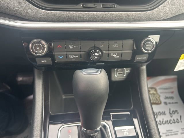 New 2025 Jeep Compass Latitude image 28