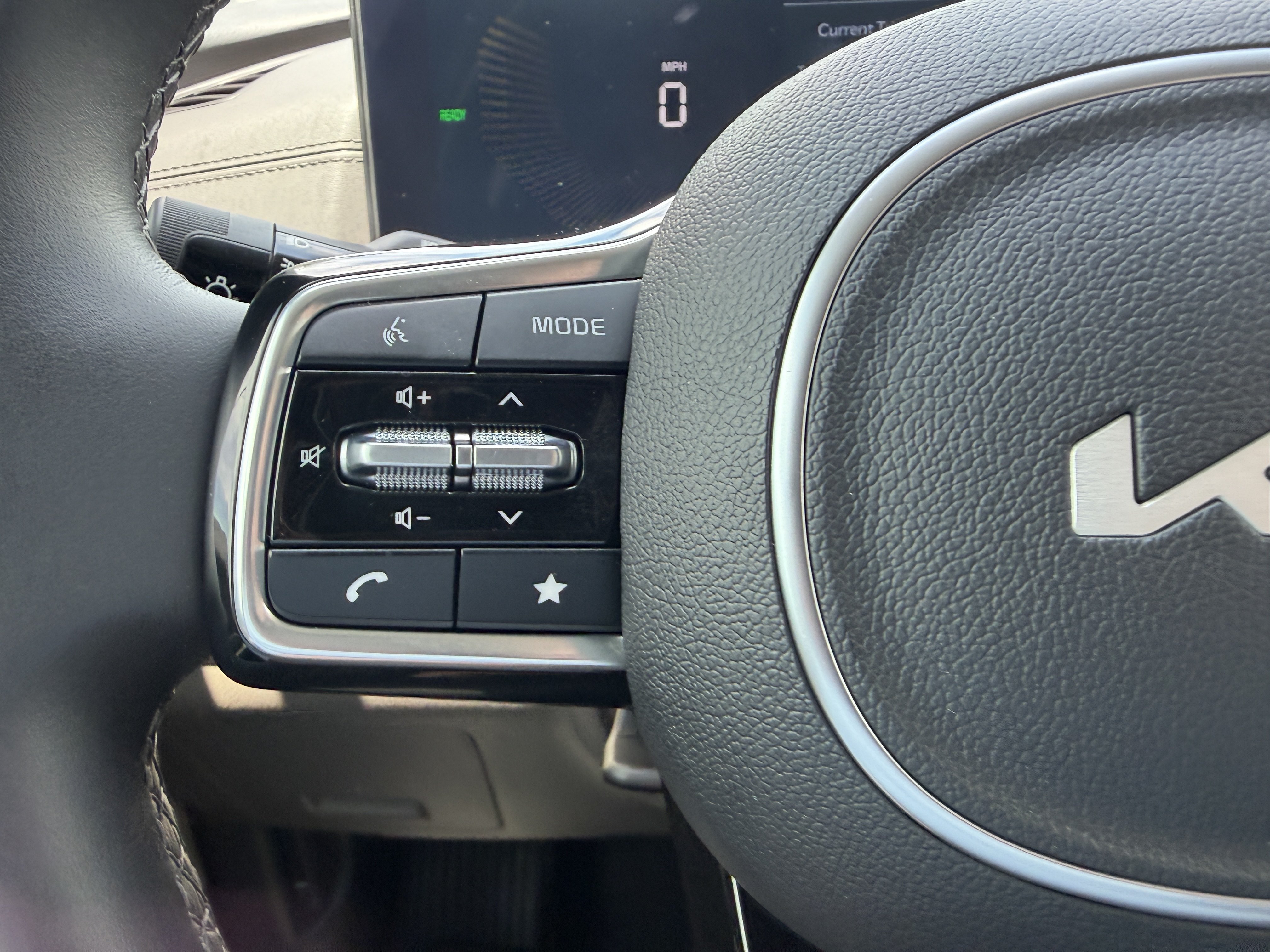 Certified 2025 Kia Carnival EX FWD image 24