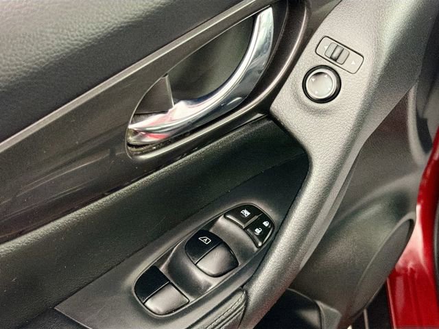 Used 2020 Nissan Rogue S image 17
