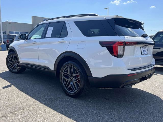 Certified 2025 Ford Explorer ST-Line w/ Premium Package image 5