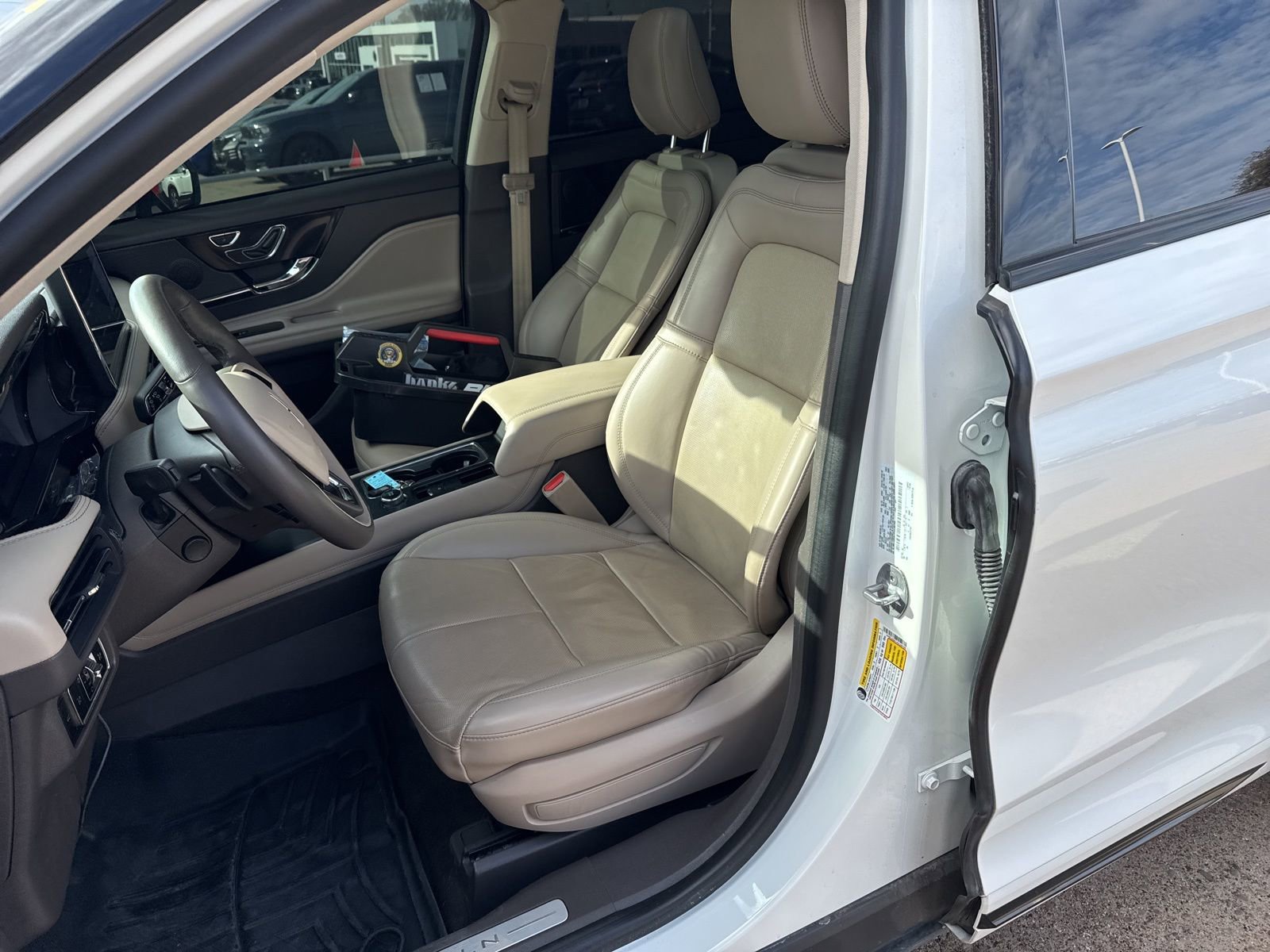 Used 2023 Lincoln Corsair Reserve w/ Equipment Group 201A image 11