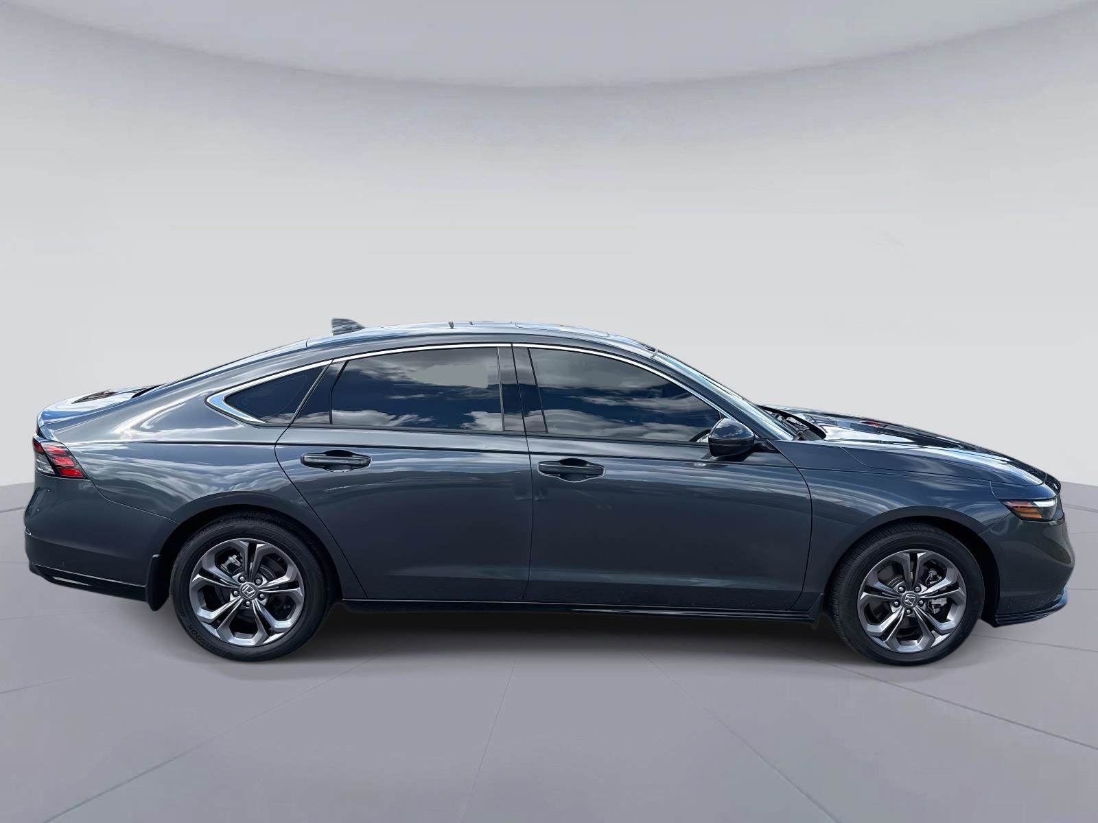 Certified 2024 Honda Accord EX-L image 2