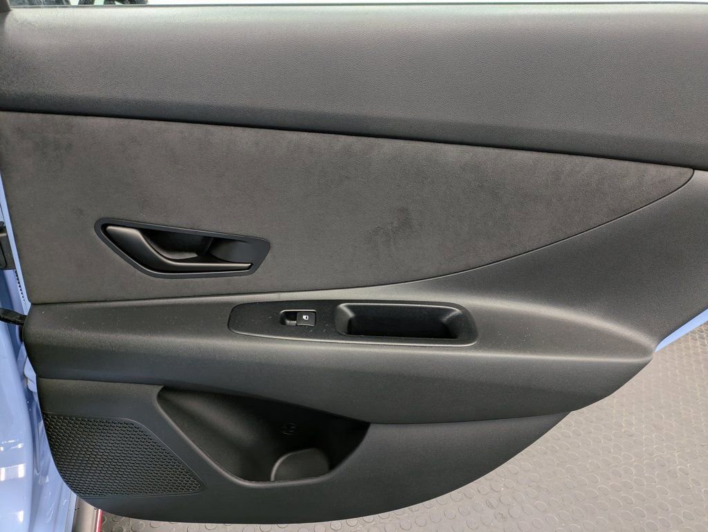 Used 2025 Hyundai Elantra N Base image 25