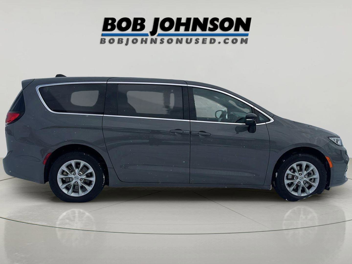 Used 2025 Chrysler Pacifica Select image 8
