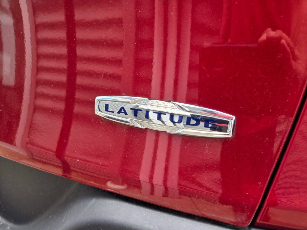 Used 2016 Jeep Cherokee Latitude w/ Cold Weather Group FWD image 14