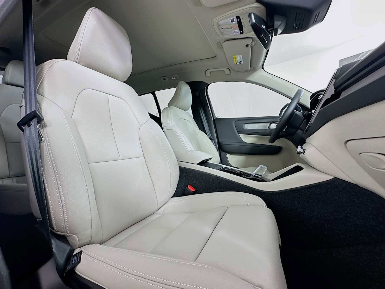 New 2026 Volvo XC40 B5 Plus w/ Protection Package Premier AWD/4WD image 26