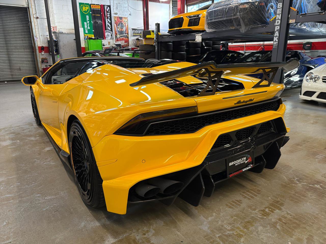 Used 2016 Lamborghini Huracan LP 610-4 AWD/4WD image 8