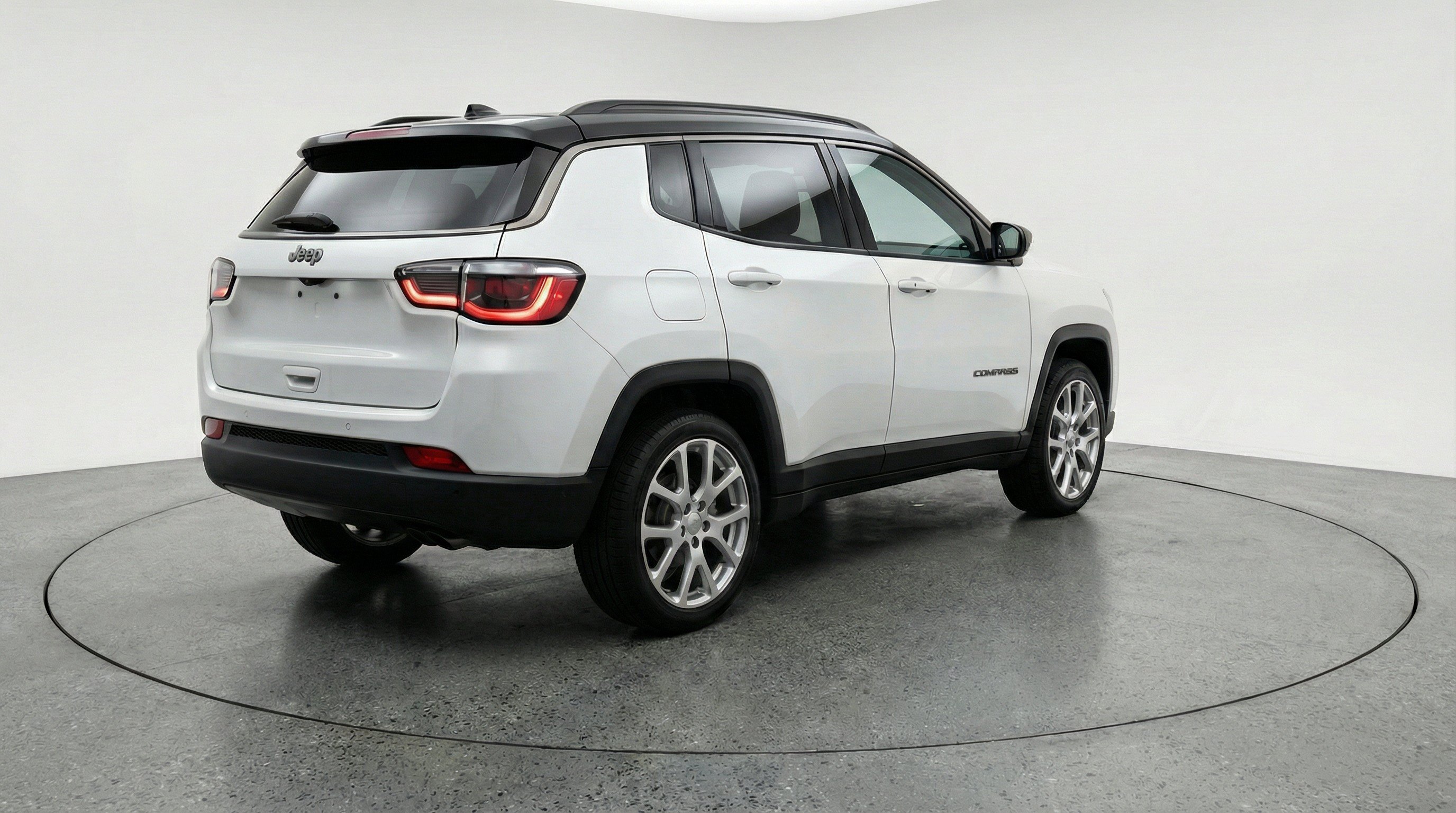 Used 2025 Jeep Compass Limited AWD/4WD image 9