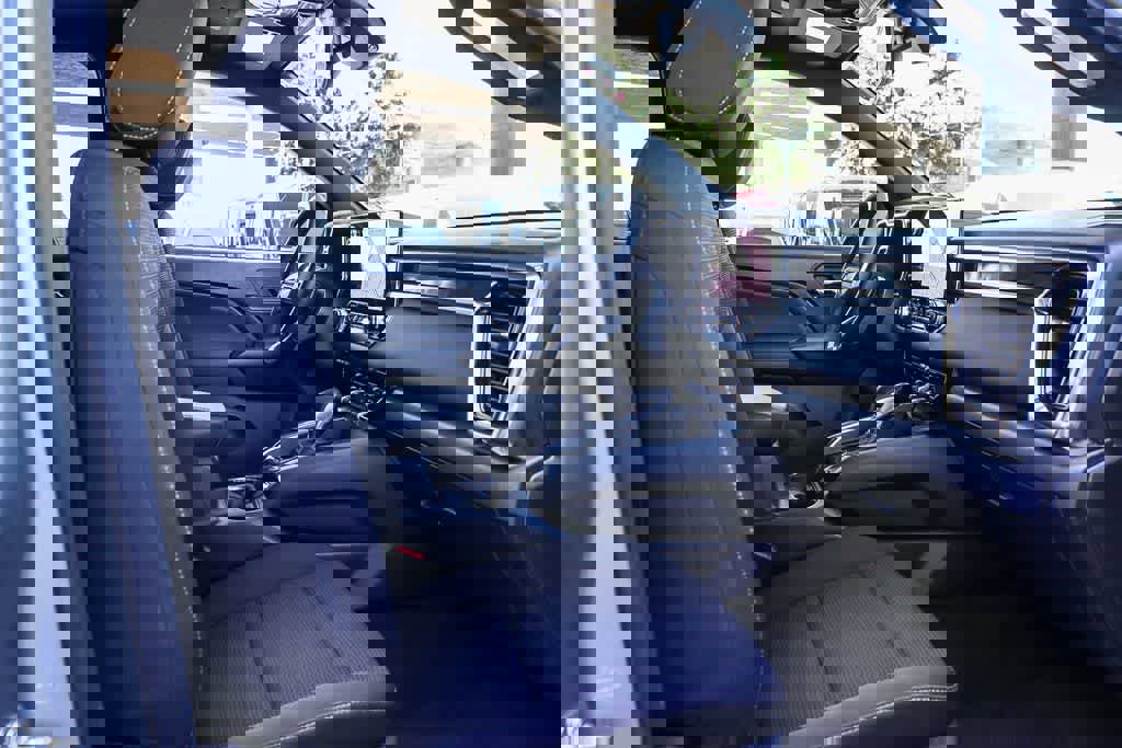 Used 2025 GMC Canyon Elevation w/ Convenience Package image 18