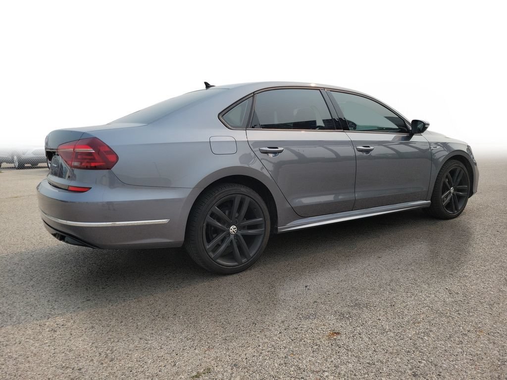Used 2018 Volkswagen Passat 2.0T FWD image 4