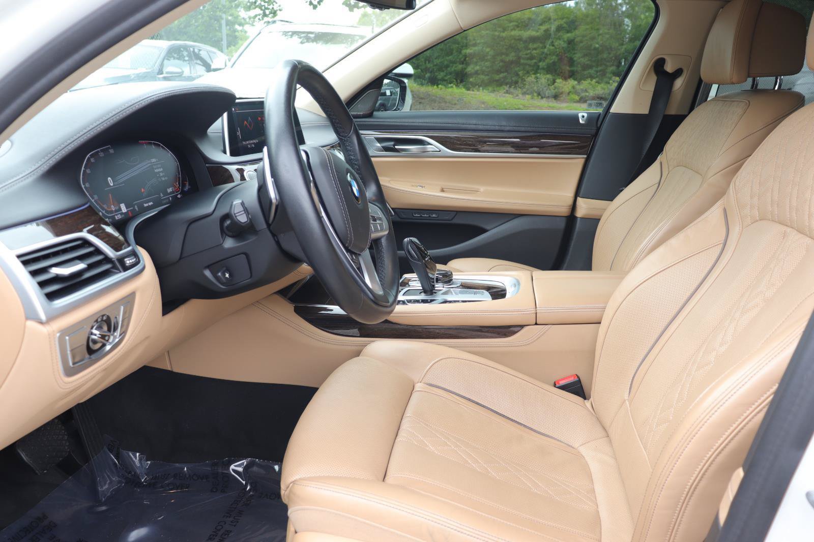 Used 2022 BMW 740i w/ Premium Package RWD image 10