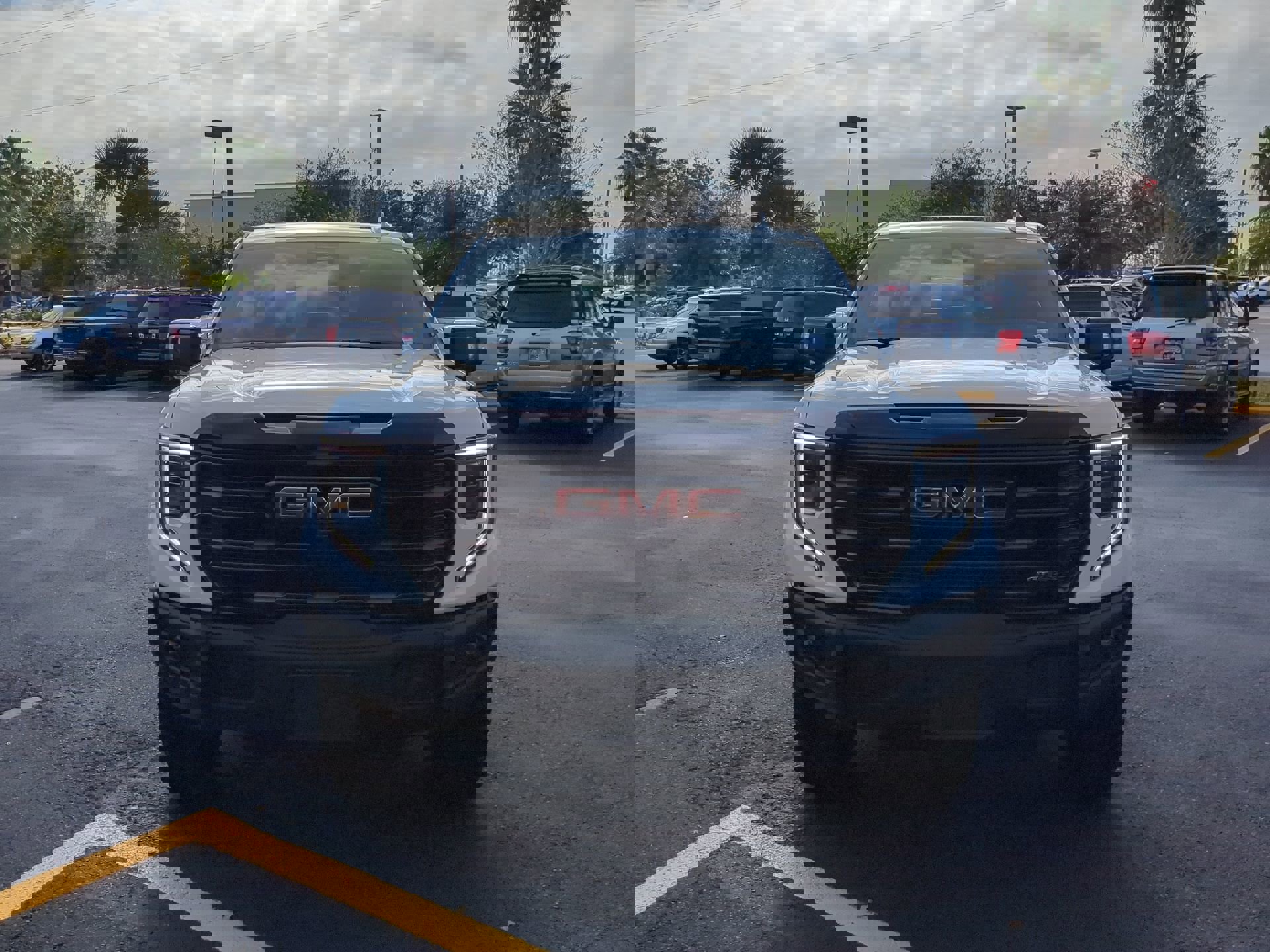 Used 2024 GMC Sierra 1500 AT4X w/ AT4X AEV Edition image 4